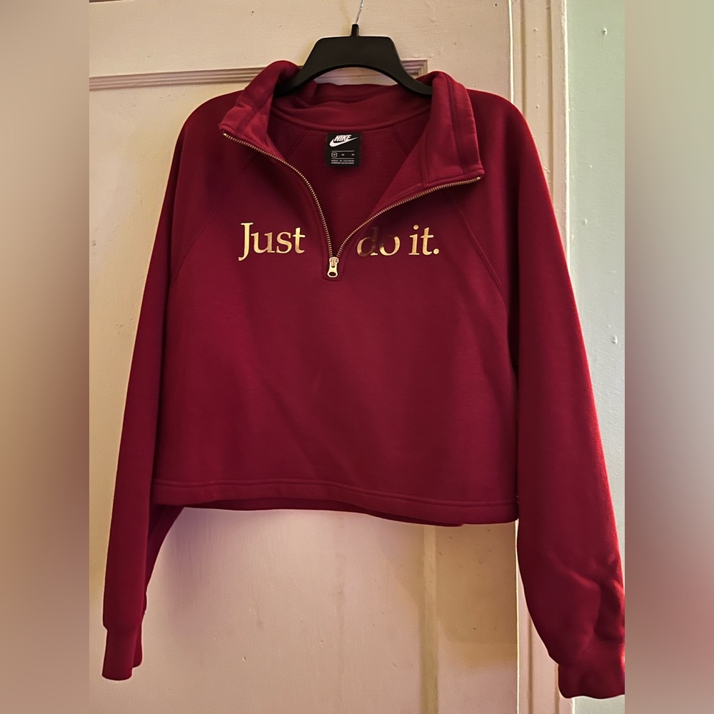Nike Women Cropped Sweatshirt Athletic Red Gold/ Medium.